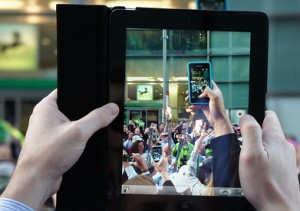 tablet photo of smartphone